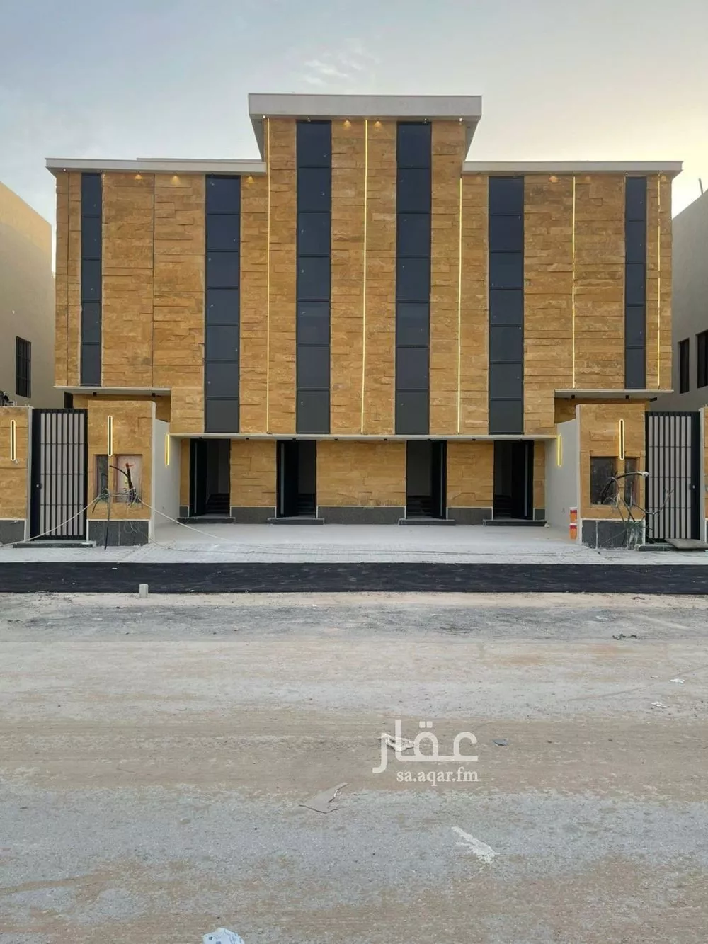 دور للبيع في شارع أحمد بن محمد القطيعي, حي عكاظ, مدينة الرياض, منطقة الرياض 1 صورة