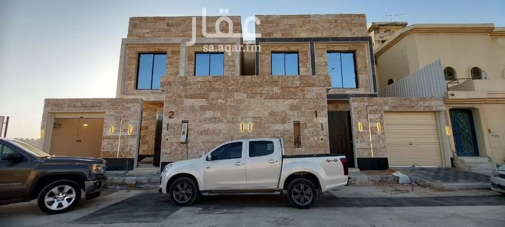 دور للبيع في شارع زياد بن طارق, حي العوالي, مدينة الرياض, منطقة الرياض 1 صورة