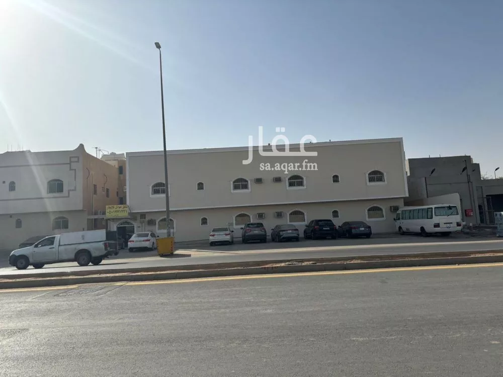 عمارة للإيجار في شارع الشيخ خليفة بن حمد ال ثاني, حي المعيزيلة, مدينة الرياض, منطقة الرياض 1 صورة