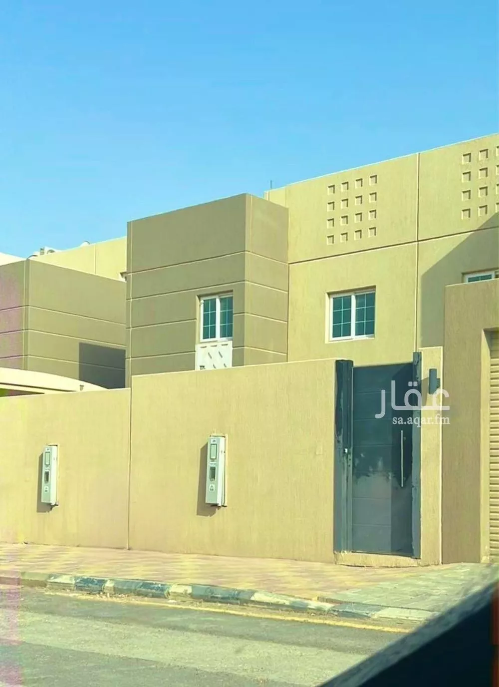 فيلا للبيع في شارع علي بن عمر الحمامي, حي مطار الملك خالد الدولي, مدينة الرياض, منطقة الرياض 1 صورة