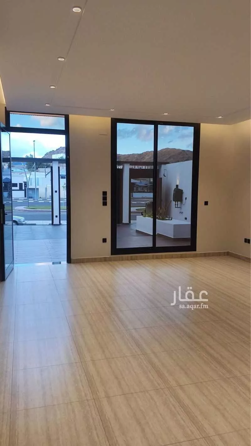 فيلا للبيع في شارع طريق وادي وج, حي عكرمة, مدينة الطائف, منطقة مكة المكرمة 1 صورة