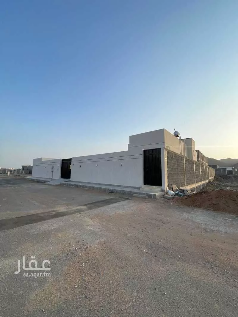 دور للبيع في شارع عبدالله ابن قتيبة, حي ابيار الماشي, مدينة المدينه المنوره, منطقة المدينة المنورة 1 صورة