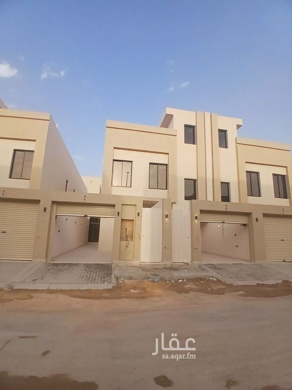 دور للبيع في شارع درنة, حي عكاظ, مدينة الرياض, منطقة الرياض 1 صورة