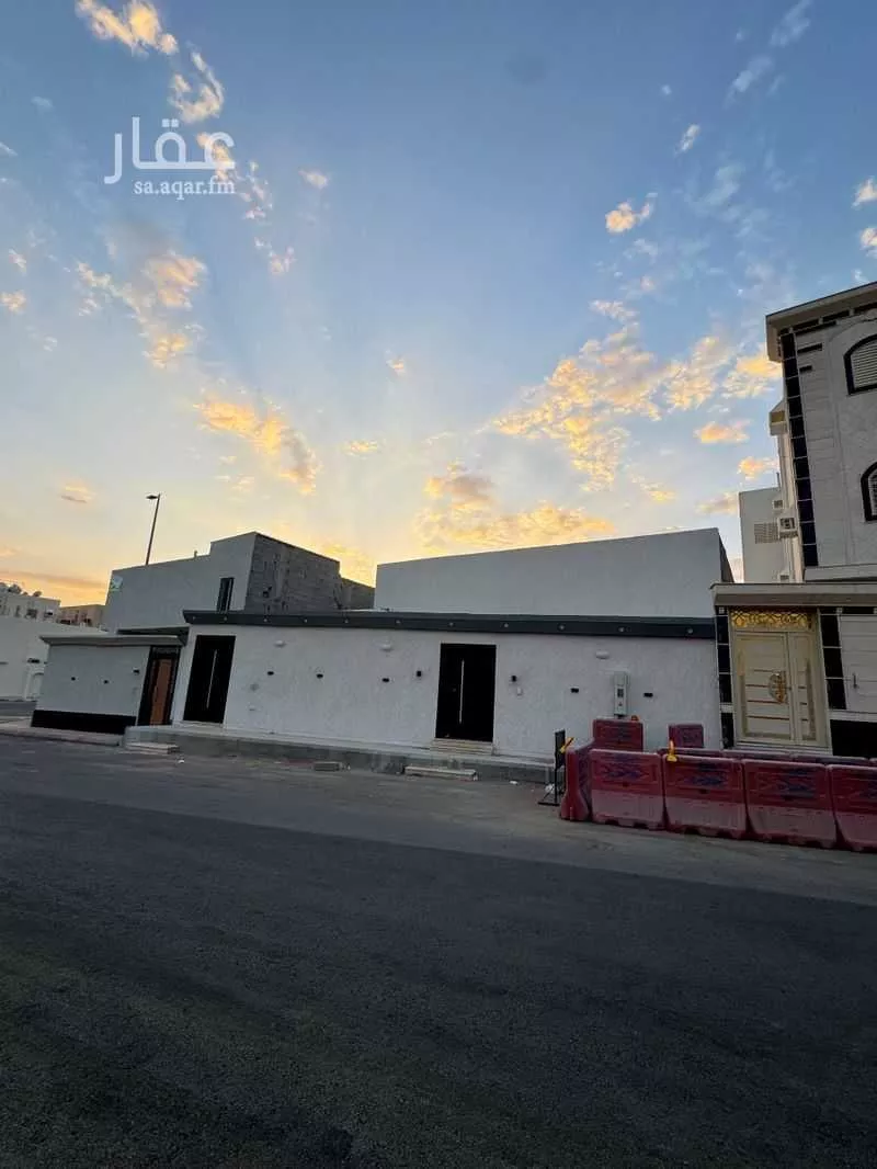 دور للبيع في شارع عطاء ابن يقعوب, حي وادي البطان, مدينة المدينه المنوره, منطقة المدينة المنورة 1 صورة
