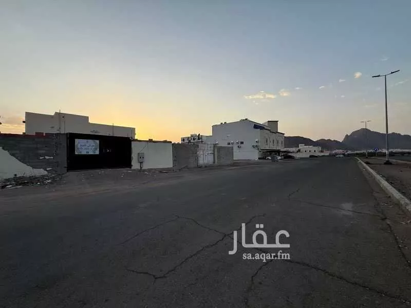 أرض للبيع في شارع الضحاك ابن كثير, حي الملك فهد, مدينة المدينه المنوره, منطقة المدينة المنورة 1 صورة
