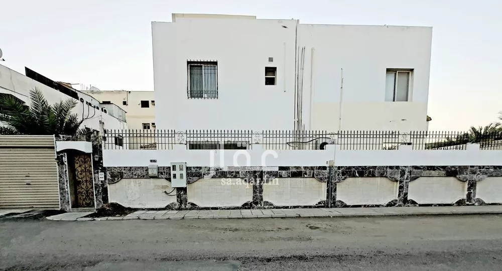 فيلا للبيع في شارع علي الحارثي, حي الروضة, مدينة جدة, منطقة مكة المكرمة 1 صورة