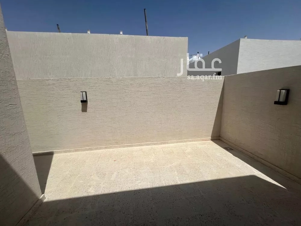 دور للبيع في شارع الحسن المالقي, حي الرمال, مدينة الرياض, منطقة الرياض 1 صورة