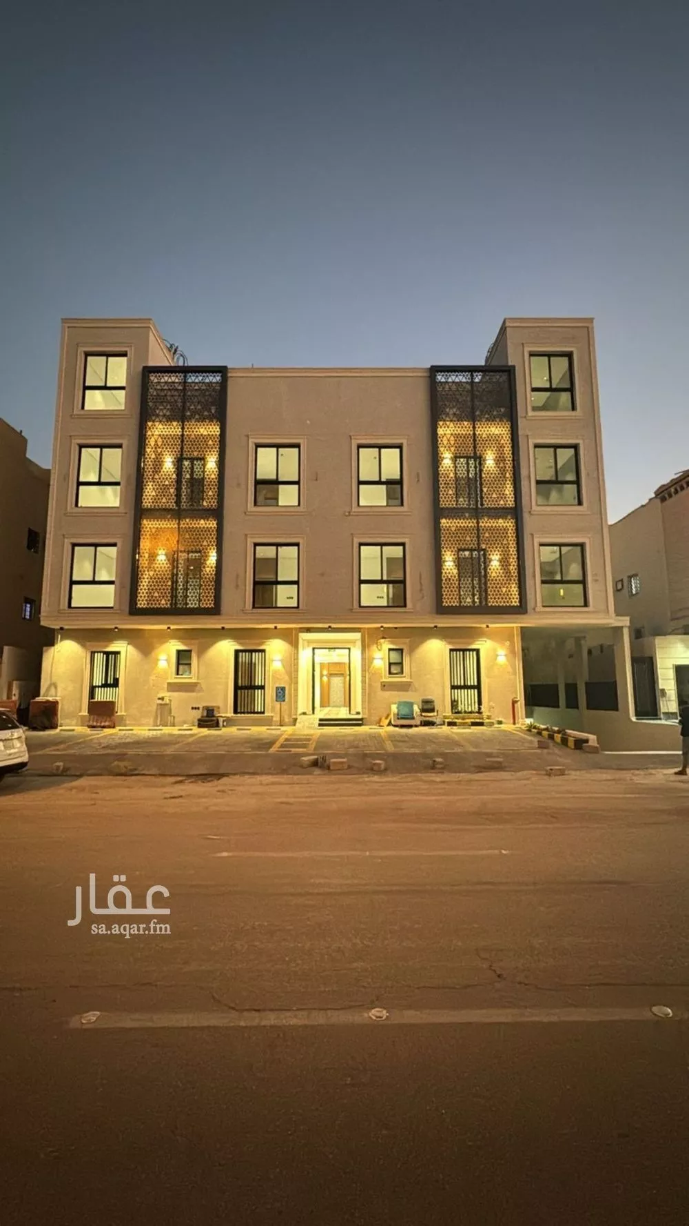 عمارة للبيع في شارع عبدالقادر الجزائري, حي الدار البيضاء, مدينة الرياض, منطقة الرياض 1 صورة