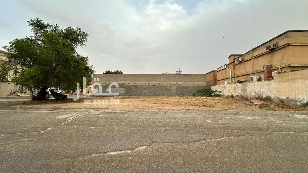 أرض للبيع في شارع احمد الدارمي, حي الفاخرية, مدينة عنيزة, منطقة القصيم 1 صورة
