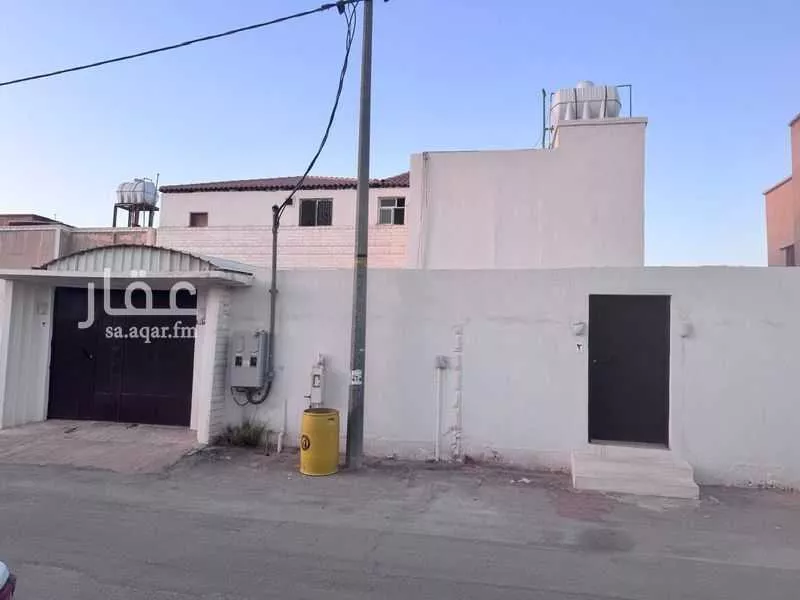 فيلا للبيع في شارع علي زين العابدين, حي الملك فهد, مدينة المجمعه, منطقة الرياض 1 صورة