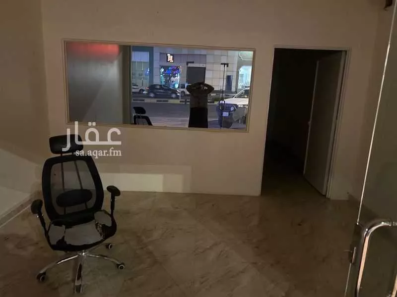 محل للإيجار في شارع الأمير سلطان بن عبدالعزيز ، حي السليمانية ، عنيزة ، عنيزة 1 صورة
