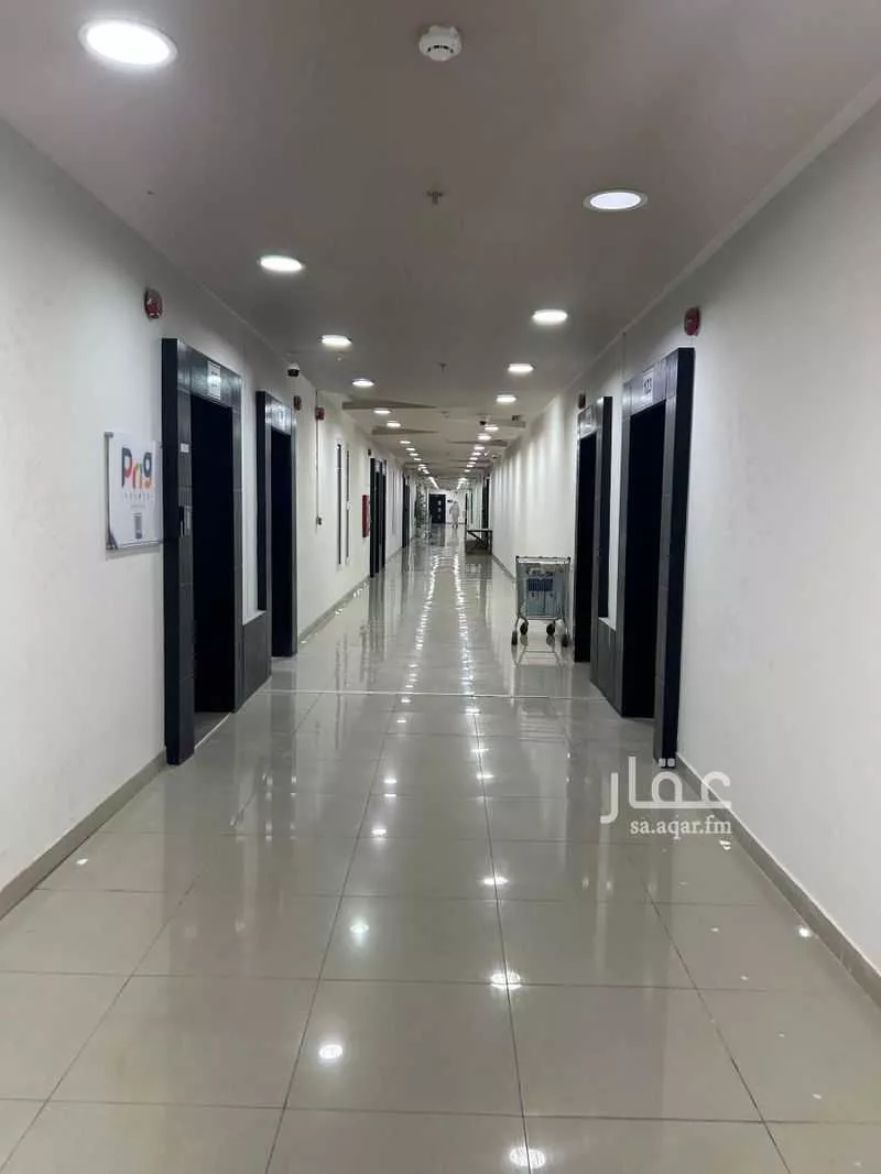 مكتب تجاري للإيجار في شارع الدائرى الشمالى الفرعي, حي الوادي, مدينة الرياض, منطقة الرياض 1 صورة