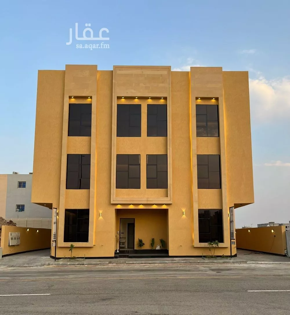 عمارة للبيع في شارع شهيد الدين ثم الوطن حسين عوضه محمد الأسمري, حي المهدية, مدينة الرياض, منطقة الرياض 1 صورة