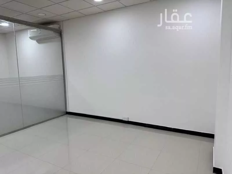 مكتب تجاري للإيجار في شارع الامير سعود ابن عبدالله ابن جلوي, حي العارض, مدينة الرياض, منطقة الرياض 1 صورة