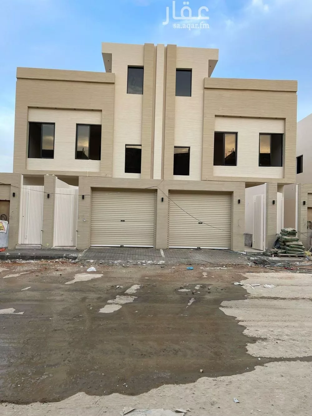 دور للبيع في شارع النفوذ, حي عكاظ, مدينة الرياض, منطقة الرياض 1 صورة