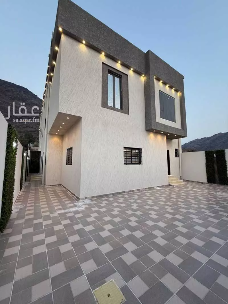 فيلا للبيع في شارع مارية القبطية, حي الحيلة الشرقي, مدينة محائل, منطقة عسير 1 صورة