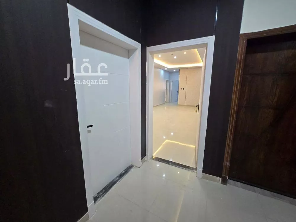 شقة للبيع في شارع سهيل بن رافع, حي ضاحية الملك فهد, مدينة الدمام, المنطقة الشرقية