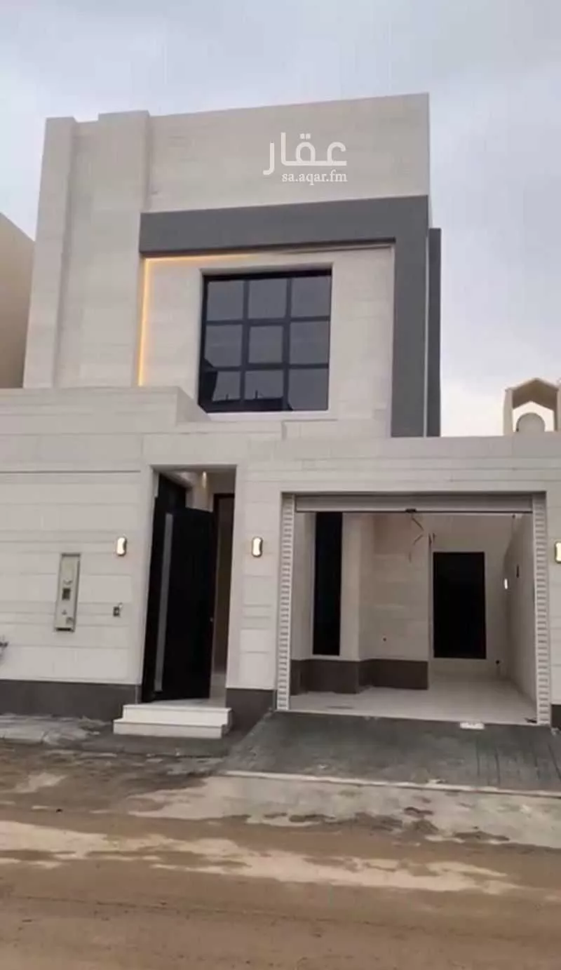 فيلا للبيع في شارع الحسين بن رواحة, حي الرمال, مدينة الرياض, منطقة الرياض 1 صورة