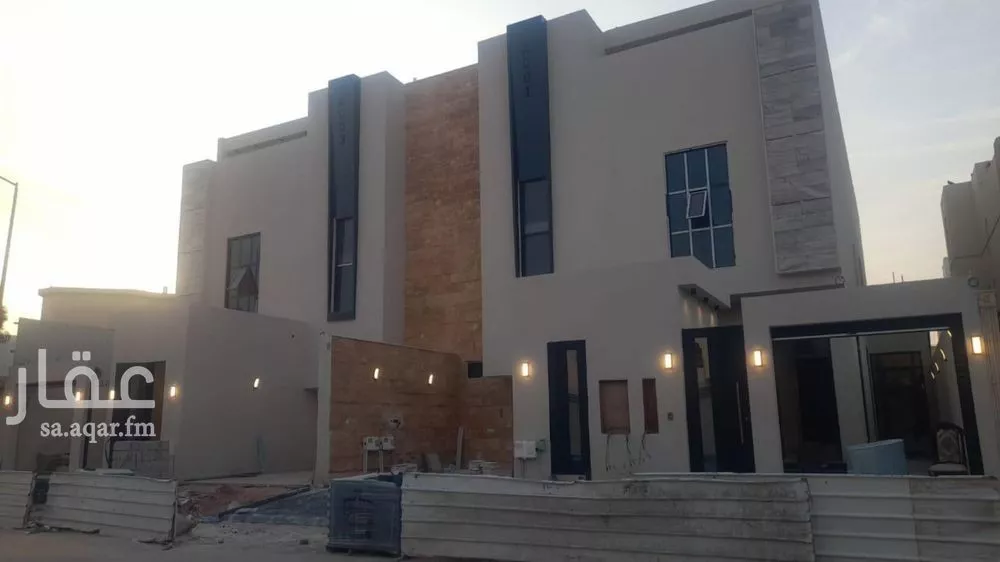 دور للبيع في شارع حضرموت, حي الخليج, مدينة الرياض, منطقة الرياض 1 صورة