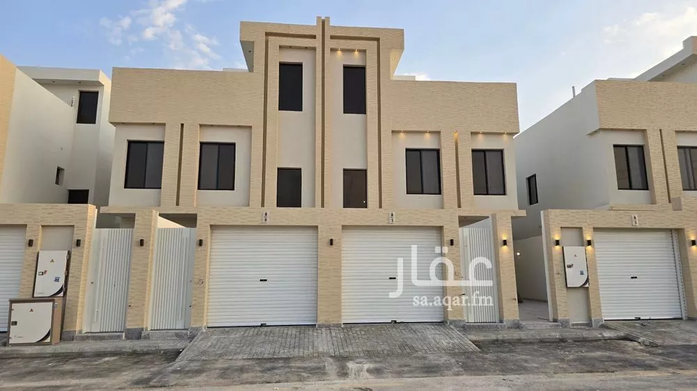 دور للبيع في شارع أبان بن صالح, حي عكاظ, مدينة الرياض, منطقة الرياض 1 صورة