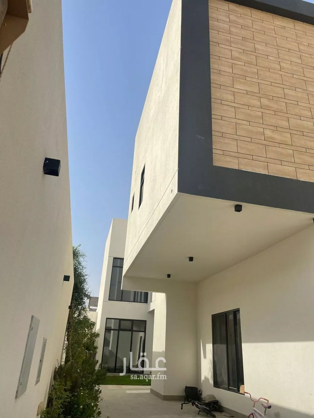 فيلا للبيع في شارع الجحاف بن حكيم السلمي, حي القيروان, مدينة الرياض, منطقة الرياض 1 صورة