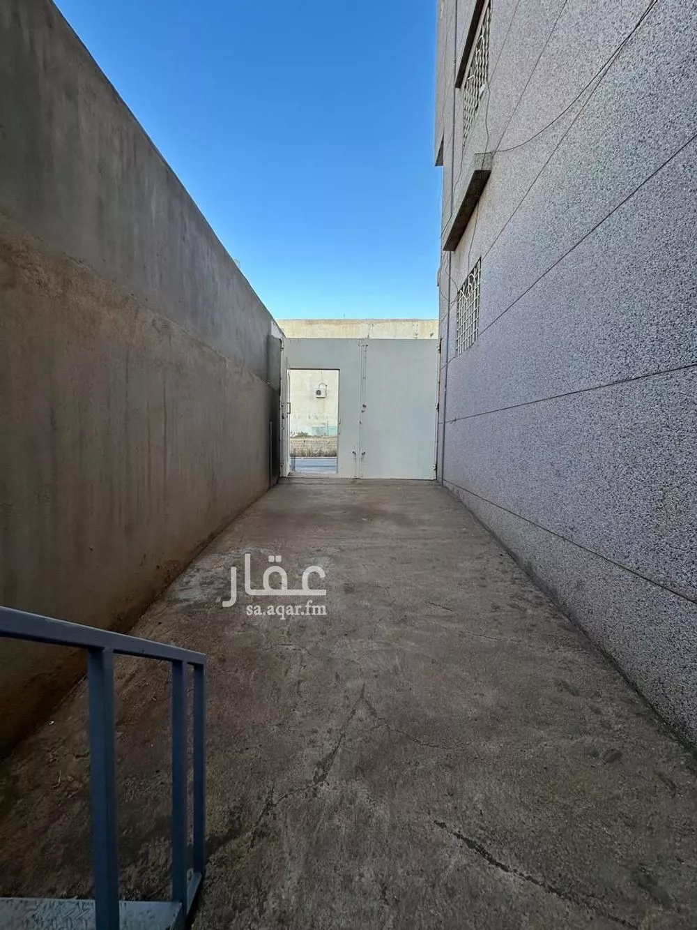 محل للإيجار في شارع طريق الملك خالد بن عبدالعزيز, حي الفهد, مدينة سراة عبيدة, منطقة عسير 1 صورة