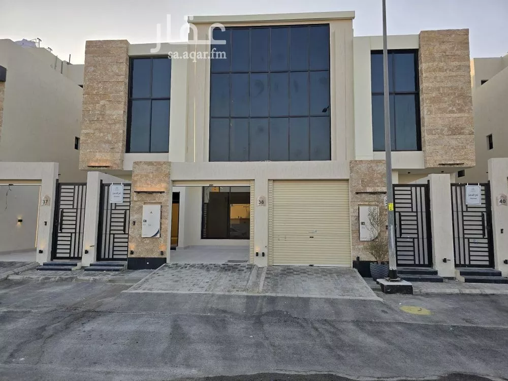 فيلا للبيع في شارع سراج الدين العسقلاني, حي عكاظ, مدينة الرياض, منطقة الرياض 1 صورة