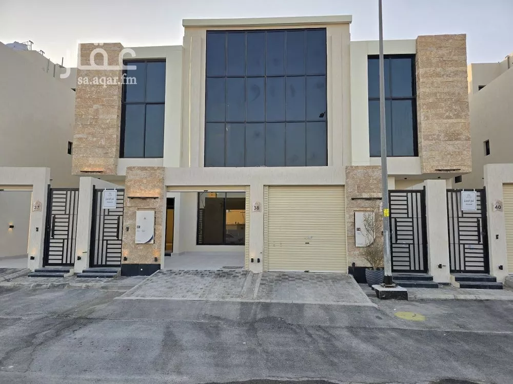 فيلا للبيع في شارع سراج الدين العسقلاني, حي عكاظ, مدينة الرياض, منطقة الرياض 1 صورة