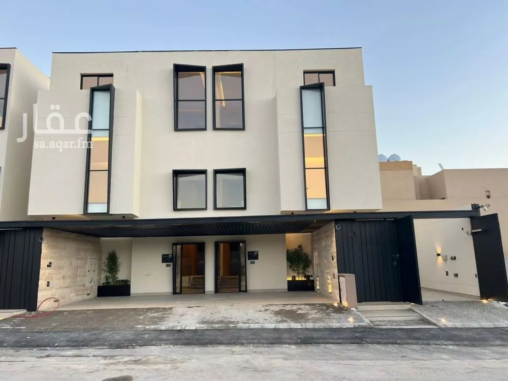 دور للبيع في شارع طارق بن شهاب, حي العارض, مدينة الرياض, منطقة الرياض 1 صورة