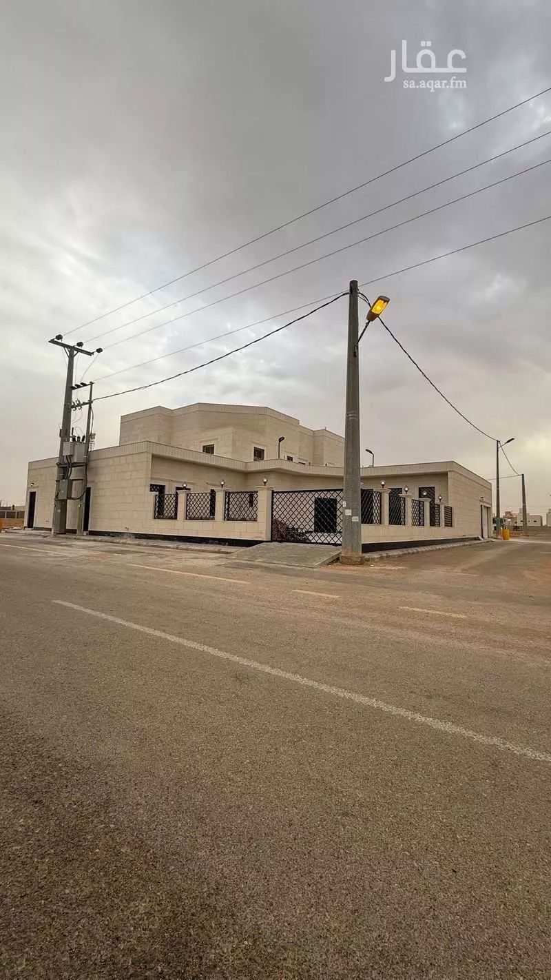 فيلا للبيع في شارع العزيزية 9, حي العزيزية, مدينة القصب, منطقة الرياض 1 صورة