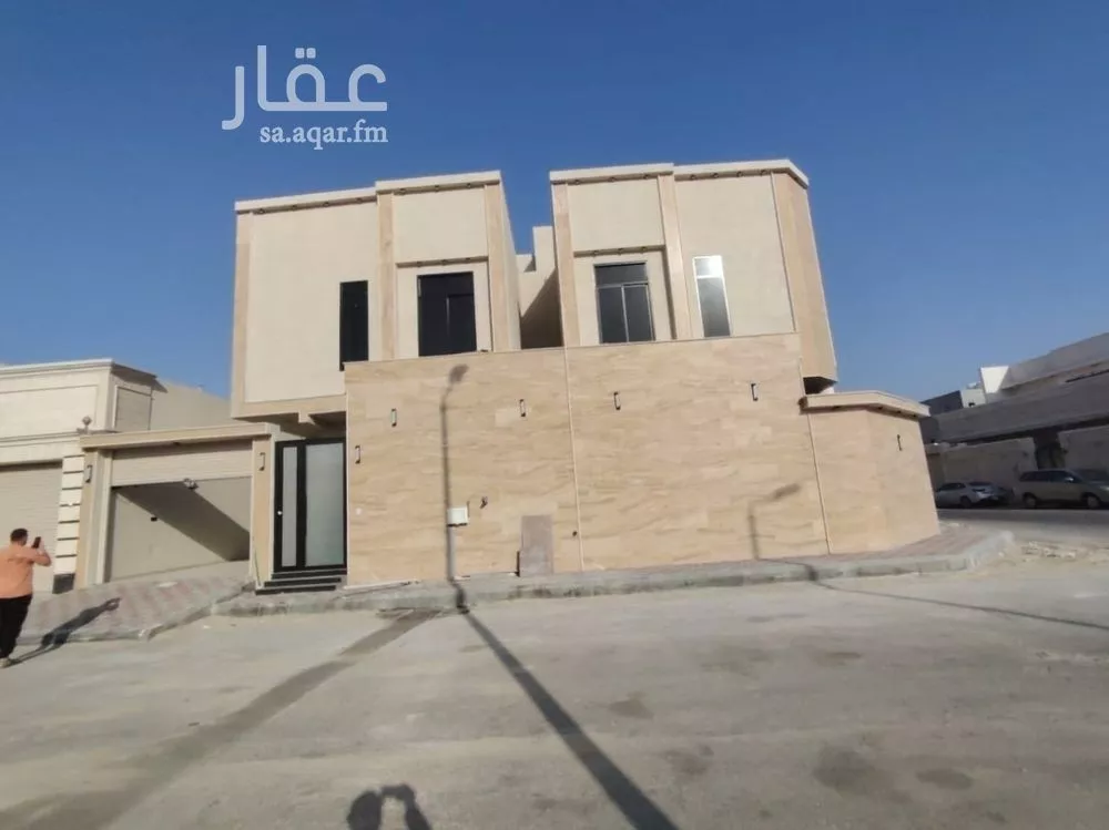 فيلا للبيع في شارع الخفجي, حي الصواري, مدينة الخبر, المنطقة الشرقية 1 صورة