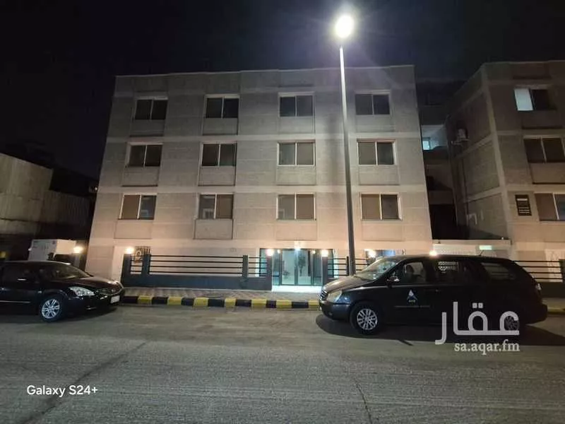 عمارة للإيجار في شارع الامير متعب ابن عبدالعزيز, حي مدينة العمال, مدينة الخبر, المنطقة الشرقية 1 صورة