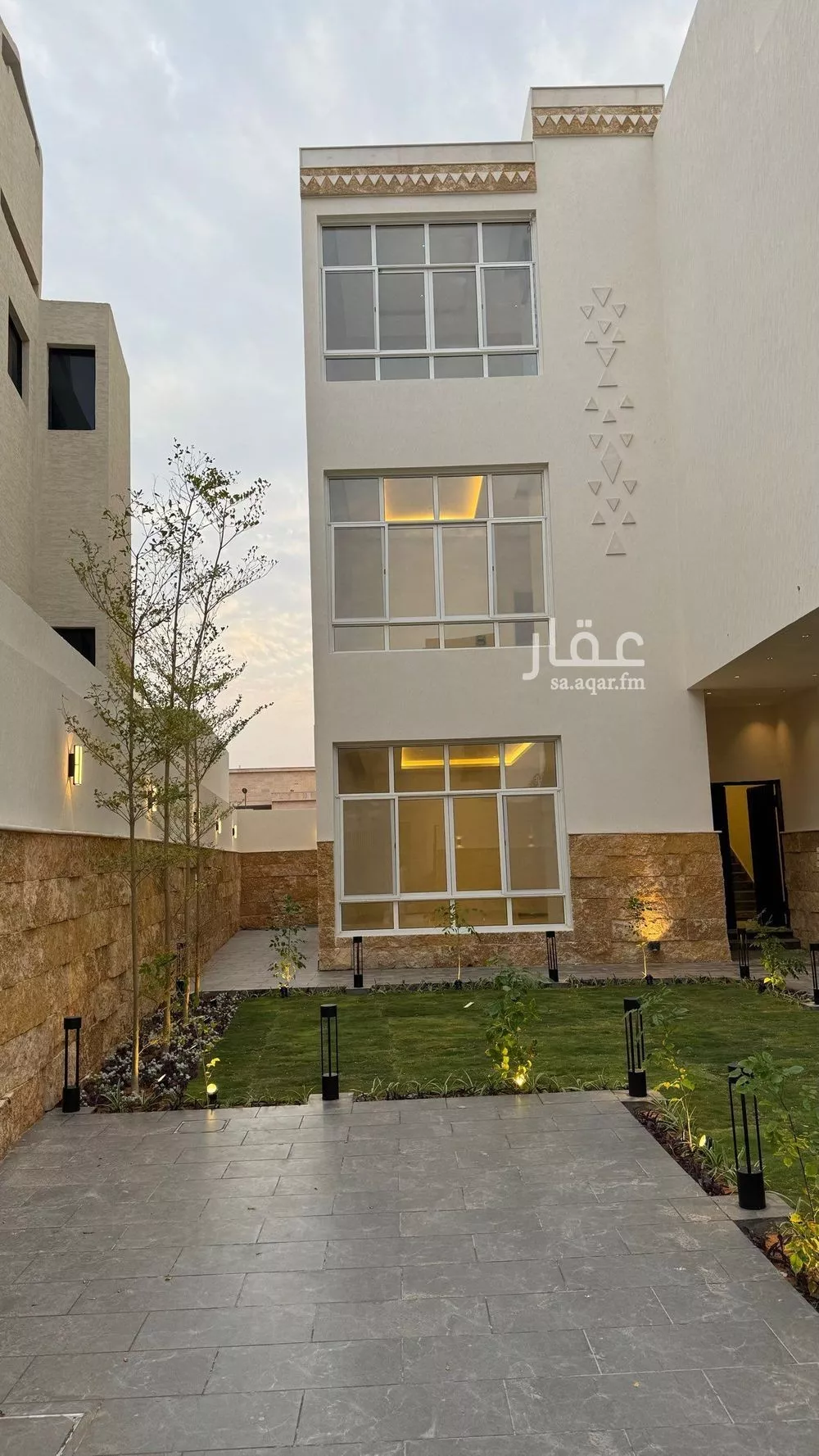 فيلا للبيع في طريق السيل الكبير, المهدية, الرياض 1 صورة