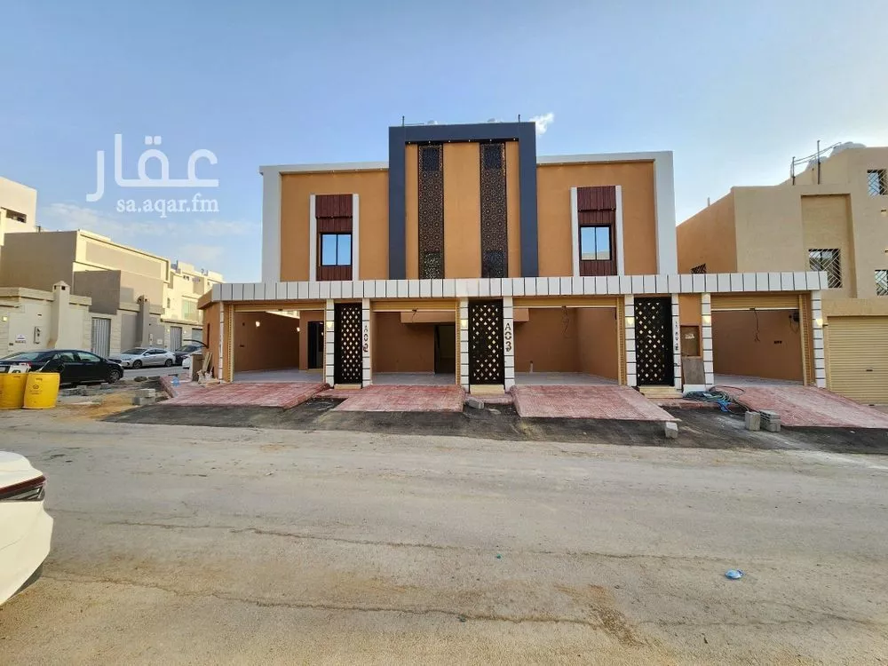 دور للبيع في شارع شهاب الدين القلقشندي, حي عكاظ, مدينة الرياض, منطقة الرياض 1 صورة