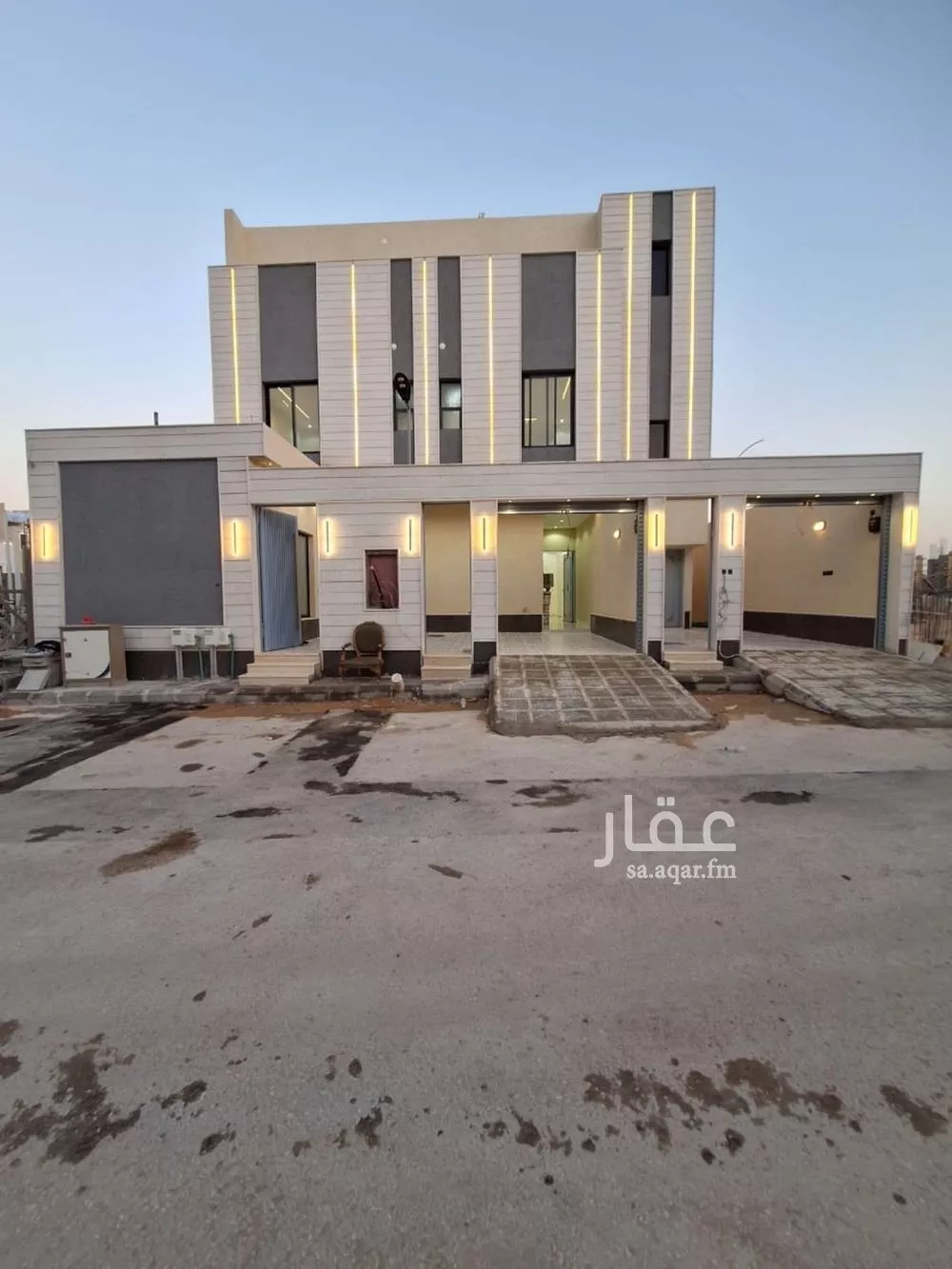 دور للبيع في شارع عبدالله بافقيه الحضرمي, حي عكاظ, مدينة الرياض, منطقة الرياض 1 صورة