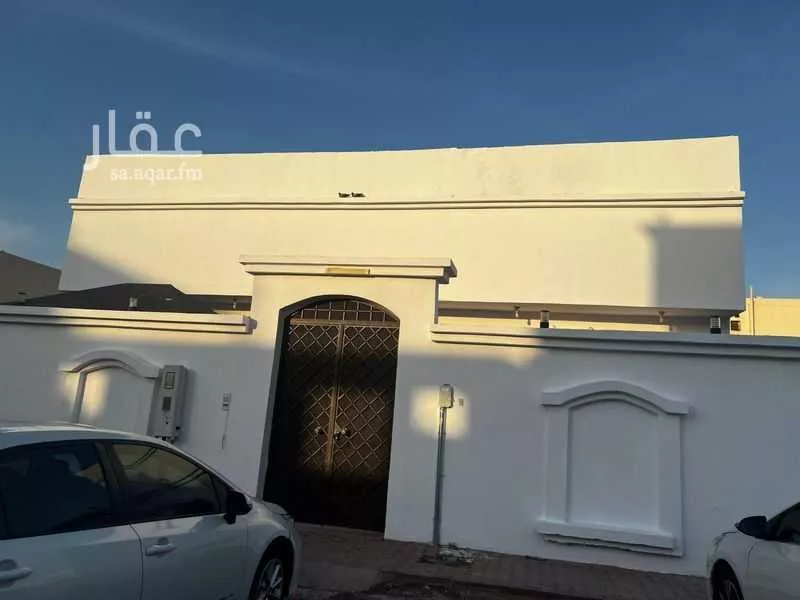 دور للبيع في شارع احمد بن عبدالرحمن الحنبلي, حي سكة الحديد, مدينة المدينه المنوره, منطقة المدينة المنورة 1 صورة