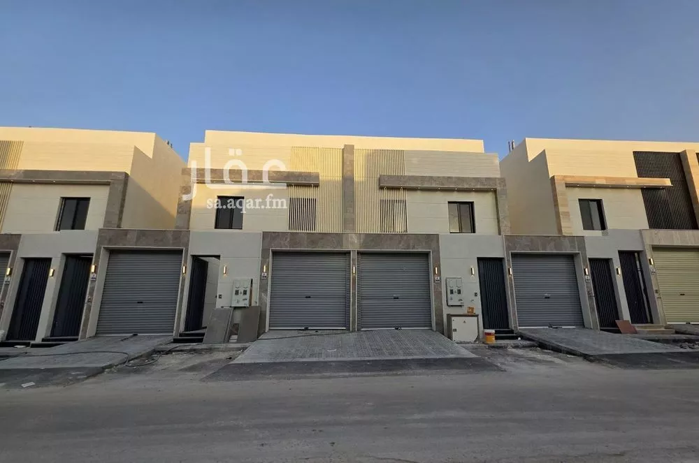 فيلا للبيع في شارع عبدالرحمن الناسخ, حي عكاظ, مدينة الرياض, منطقة الرياض 1 صورة
