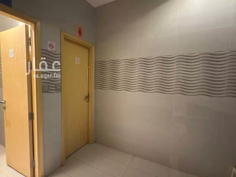 مكتب تجاري للإيجار في شارع الملك فهد الفرعي, حي المحمدية, مدينة الرياض, منطقة الرياض 1 صورة