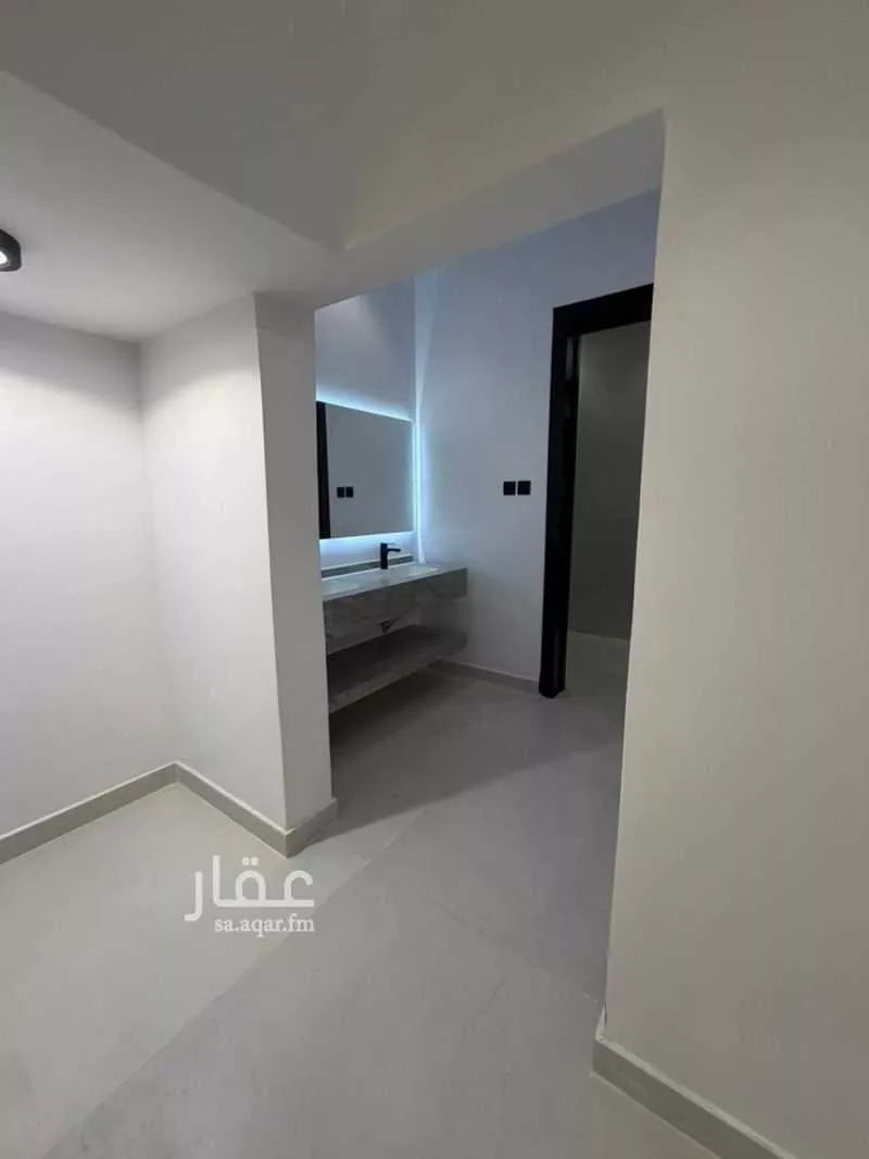 فيلا للبيع في شارع يحيي بن إبراهيم الطالبي, حي شبرا, مدينة الرياض, منطقة الرياض 1 صورة