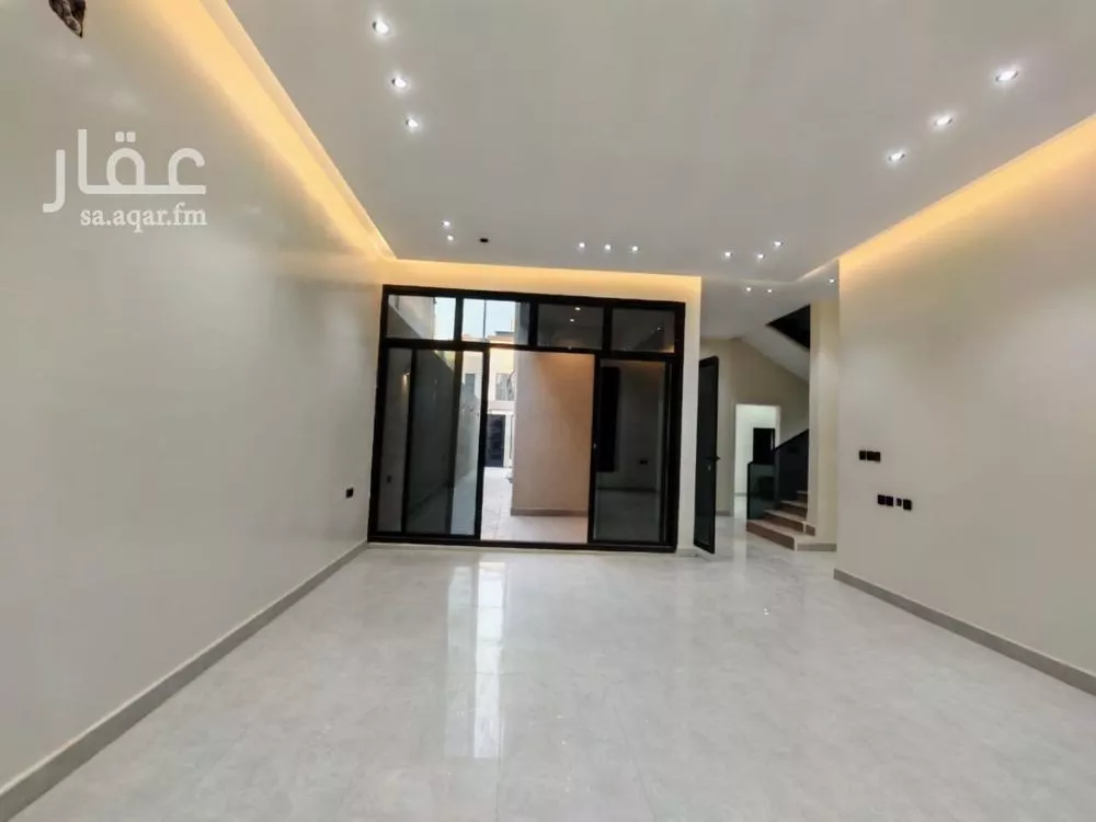 فيلا للبيع في شارع إبراهيم بن حسين, حي الرمال, مدينة الرياض, منطقة الرياض 1 صورة