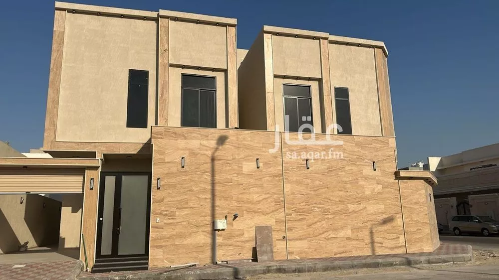 فيلا للبيع في شارع الخفجي, حي الصواري, مدينة الخبر, المنطقة الشرقية 1 صورة