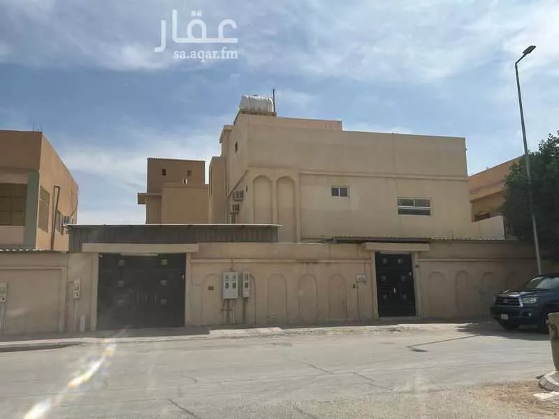 فيلا للبيع في شارع التنهات, حي الخالدية, مدينة الدرعية, منطقة الرياض 1 صورة