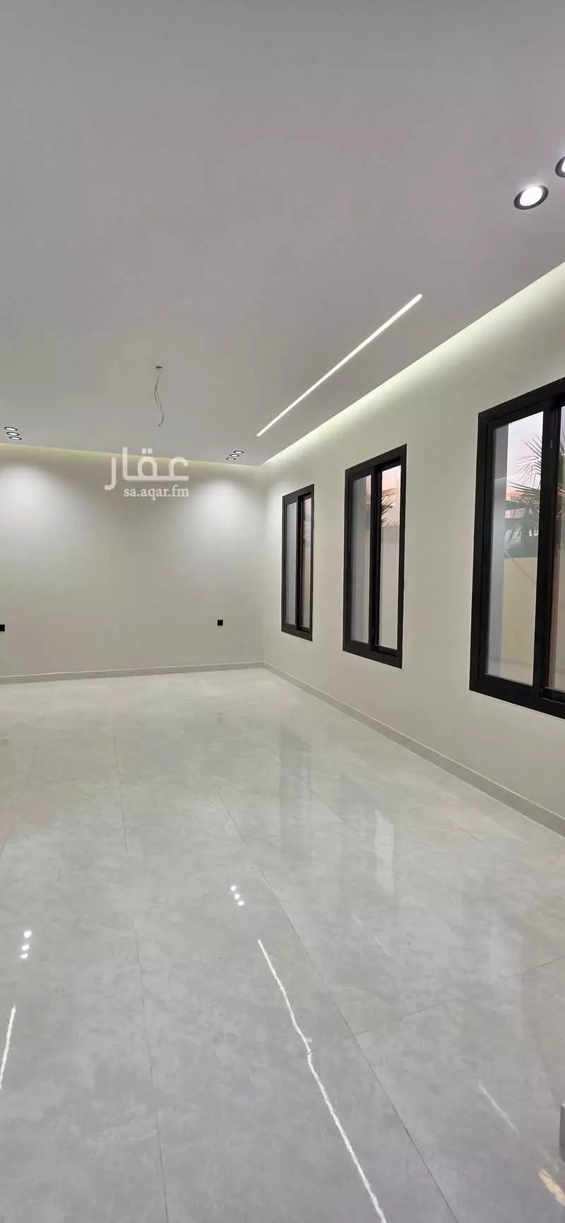 فيلا للبيع في شارع عبدالله العباسي, حي الفلاح, مدينة جدة, منطقة مكة المكرمة 1 صورة