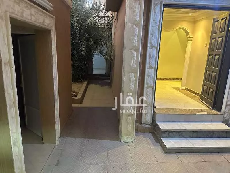 فيلا للبيع في شارع ابن سراج العدل, حي الربوة, الرياض 1 صورة