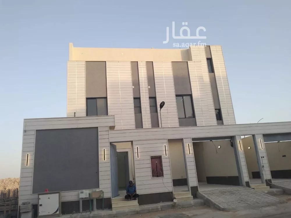 فيلا للبيع في شارع سيرين, حي عكاظ, مدينة الرياض, منطقة الرياض 1 صورة