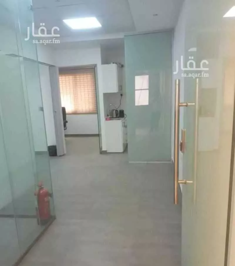 مكتب تجاري للإيجار في شارع الامير عبدالمحسن بن عبدالعزيز, حي الملز, مدينة الرياض, منطقة الرياض 1 صورة