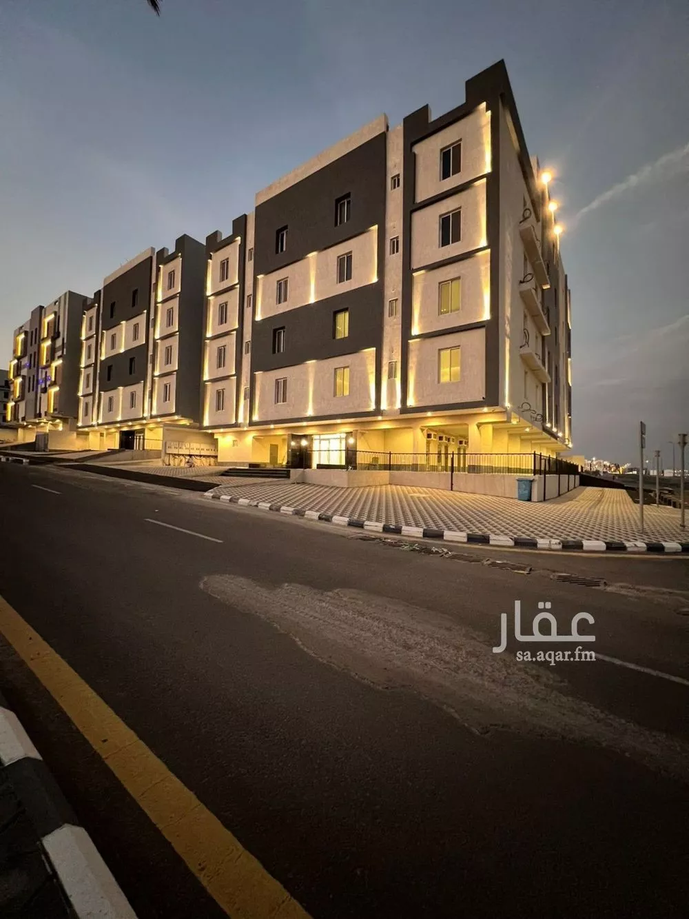 عمارة للبيع في شارع احمد مع, حي حكومي1, مدينة جدة, منطقة مكة المكرمة 1 صورة