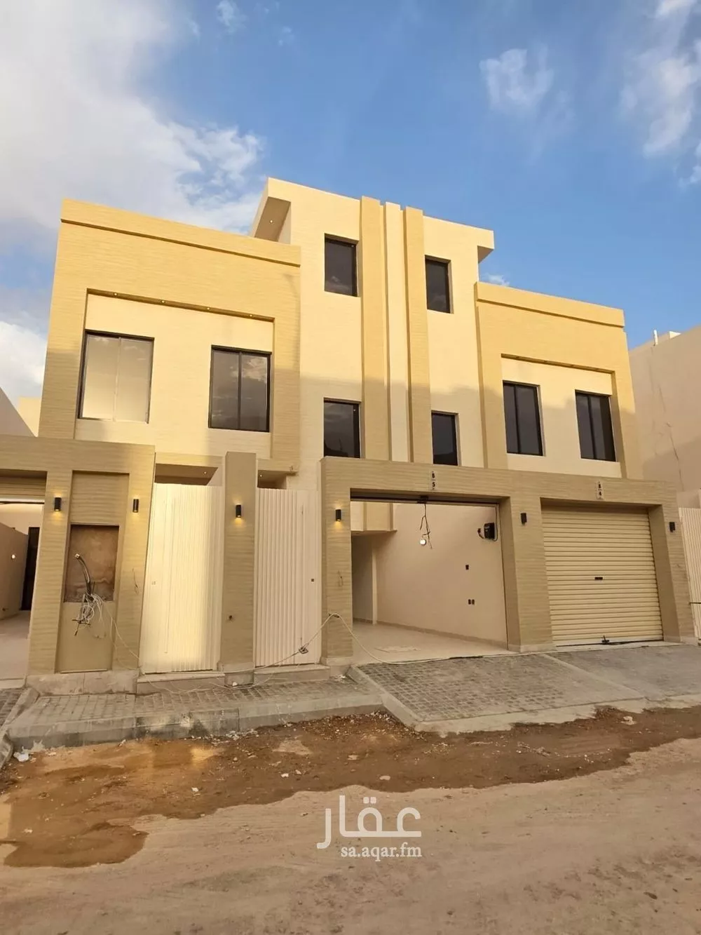 دور للبيع في شارع حسين بن صديق دحلان, حي عكاظ, مدينة الرياض, منطقة الرياض 1 صورة