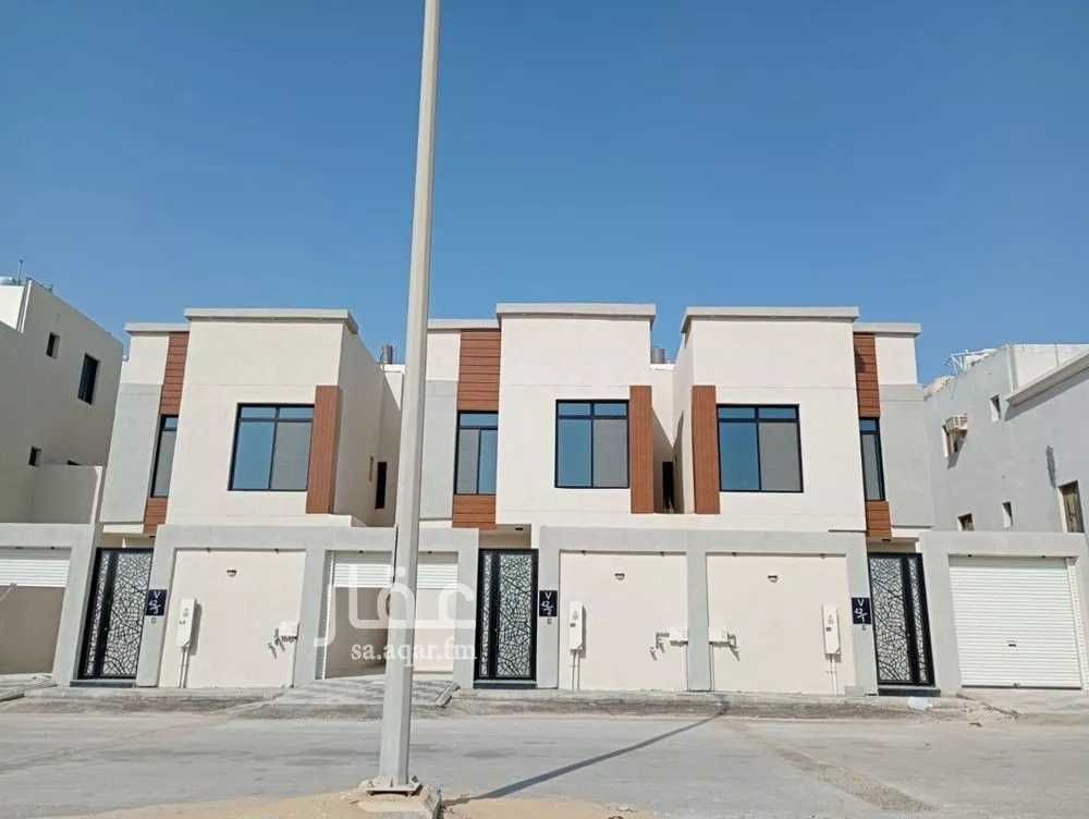 فيلا للبيع في شارع القيصومه, حي الصواري, مدينة الخبر, المنطقة الشرقية 1 صورة