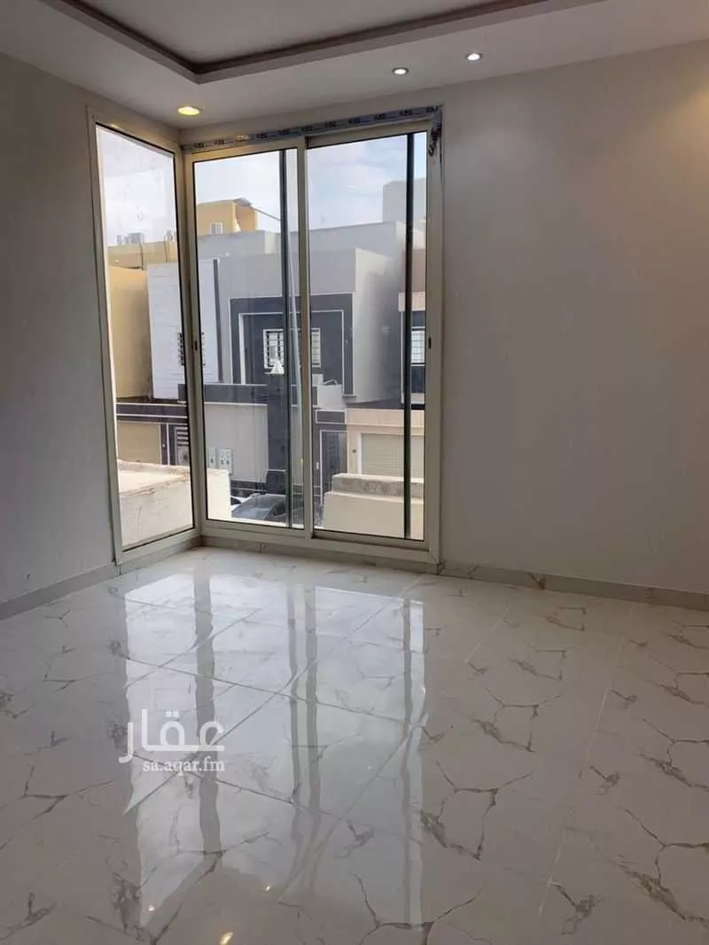 فيلا للإيجار في شارع شارع صالح بن علي ابو الورود, حي الرمال, مدينة الرياض, منطقة الرياض 1 صورة